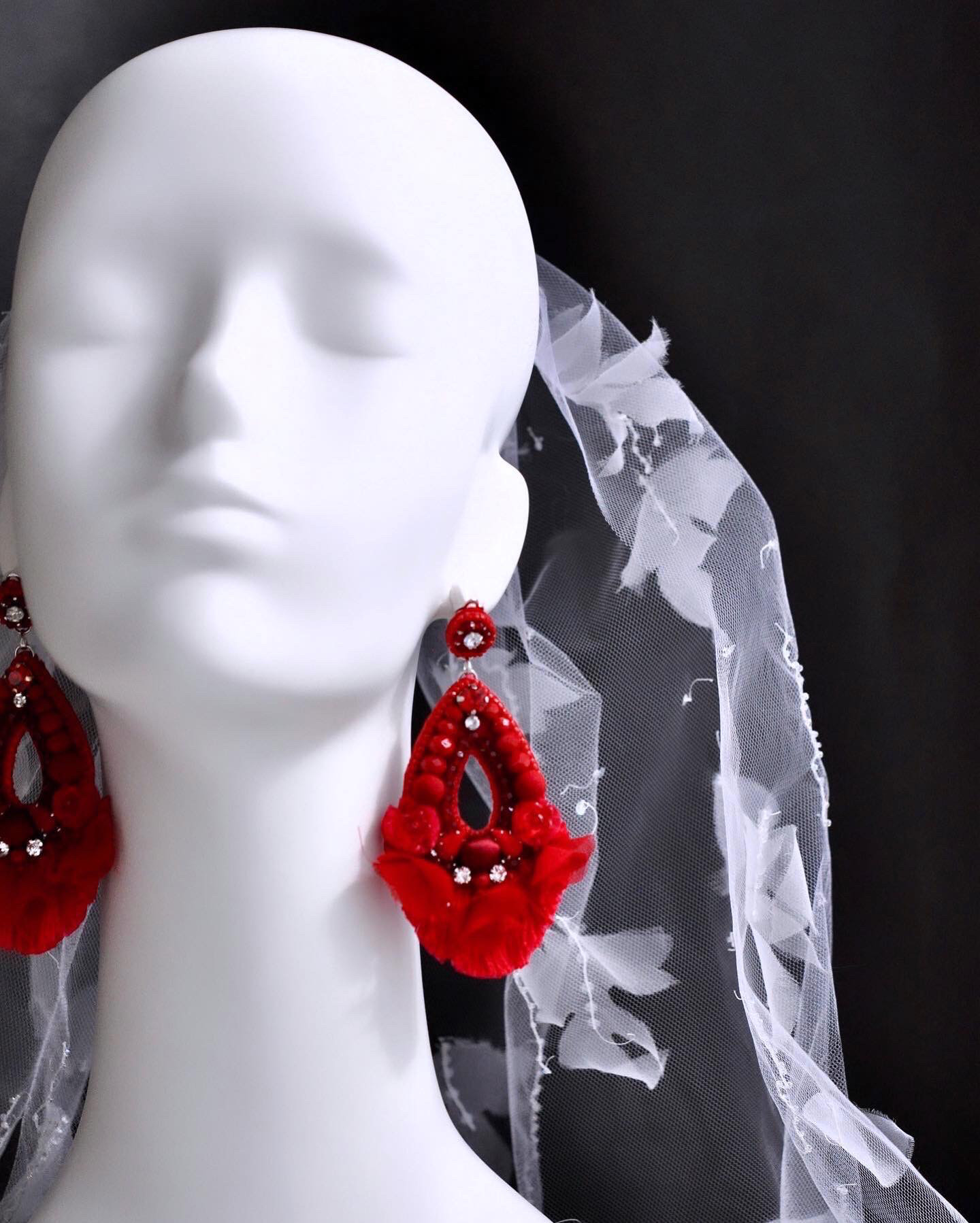 深紅色  オートクチュール刺繡大ぶりのブライダルイヤリング