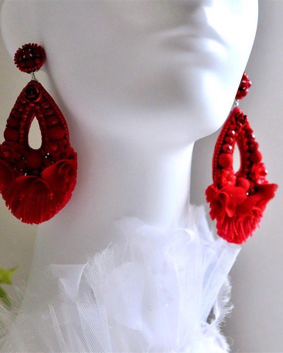 深紅色  オートクチュール刺繡大ぶりのブライダルイヤリング 3枚目の画像