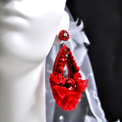 深紅色  オートクチュール刺繡大ぶりのブライダルイヤリング 4枚目の画像