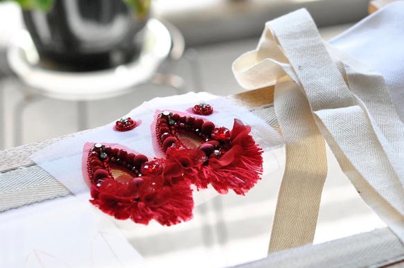 深紅色  オートクチュール刺繡大ぶりのブライダルイヤリング 12枚目の画像