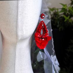 深紅色  オートクチュール刺繡大ぶりのブライダルイヤリング 8枚目の画像
