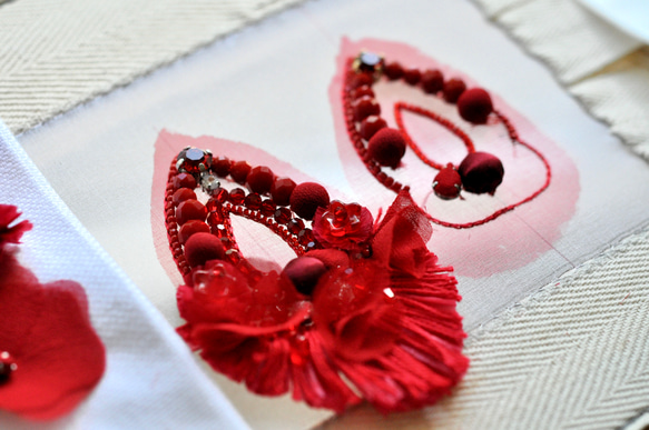 深紅色  オートクチュール刺繡大ぶりのブライダルイヤリング 11枚目の画像