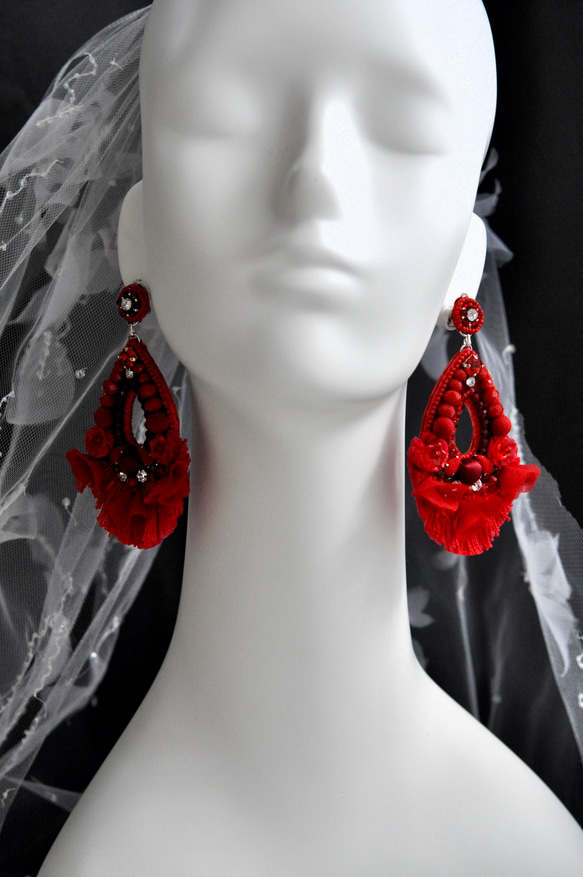 深紅色  オートクチュール刺繡大ぶりのブライダルイヤリング 6枚目の画像