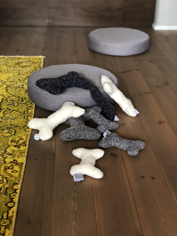 ソフトボーンM　犬のおもちゃ　ペットのおしゃれインテリアに　ペットグッズ  音が出るおもちゃ 2枚目の画像