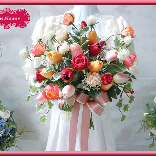 ◇可愛いチューリップ＆ローズのクラッチブーケ◇レッド＆ピンク