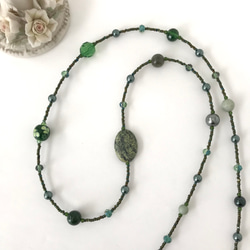 エメラルド グリーン の クロッシェ シュシュ 緑 深緑 かぎ針編み