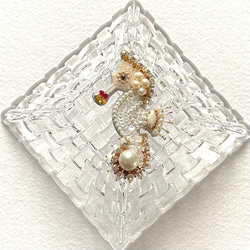 ビーズ刺繍のブローチ　-タツノオトシゴ　seahorse- 3枚目の画像