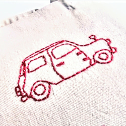 【入園入学】手刺繍の赤い車　ミニトートバッグ　帆布　生成り　コットン　手提げ　ランチバッグ　Sサイズ 2枚目の画像