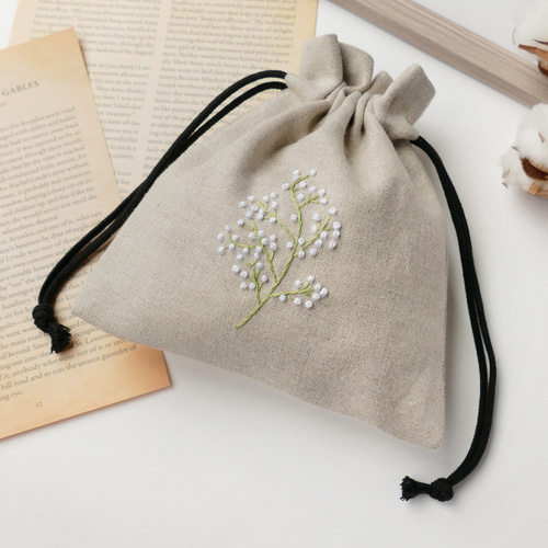名入れ》かすみ草＊リネンの手刺繍巾着ポーチ 巾着袋 ほころもり 通販