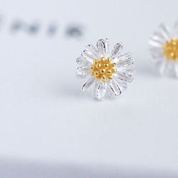 送料無料【SV925】花 マーガレット スタッドピアス  真実の愛 信頼 シルバー シンプル　silver925 5枚目の画像