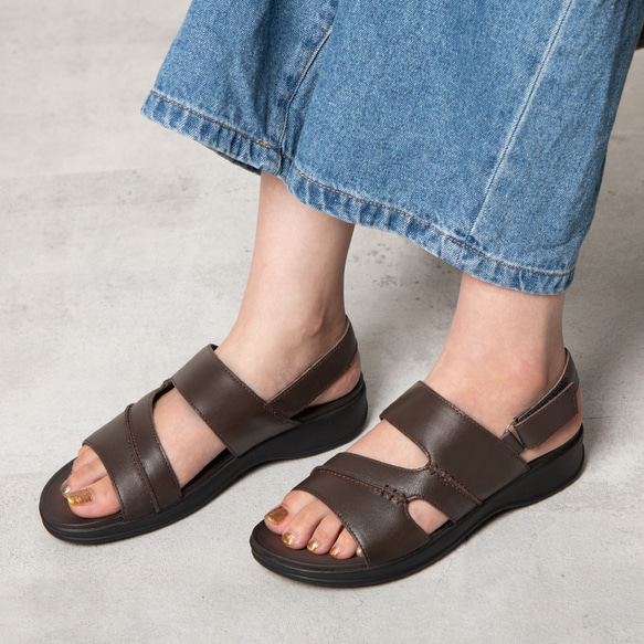 【限量特價】刺繡皮革涼鞋，露趾，可調式魔鬼氈，棕色，S001 第1張的照片