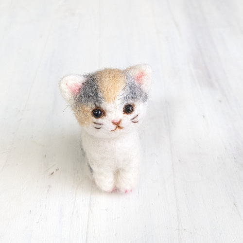 ナナ。三毛猫さんと私 羊毛フェルト生地のバッグ ナナ。三毛猫