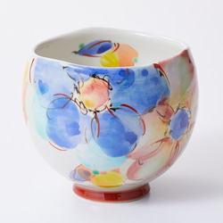 石川県の伝統工芸品「九谷焼」。多くの人を惹きつける魅力とその 石川県の伝統工芸品「九谷焼」。多くの人を惹きつける魅力とその