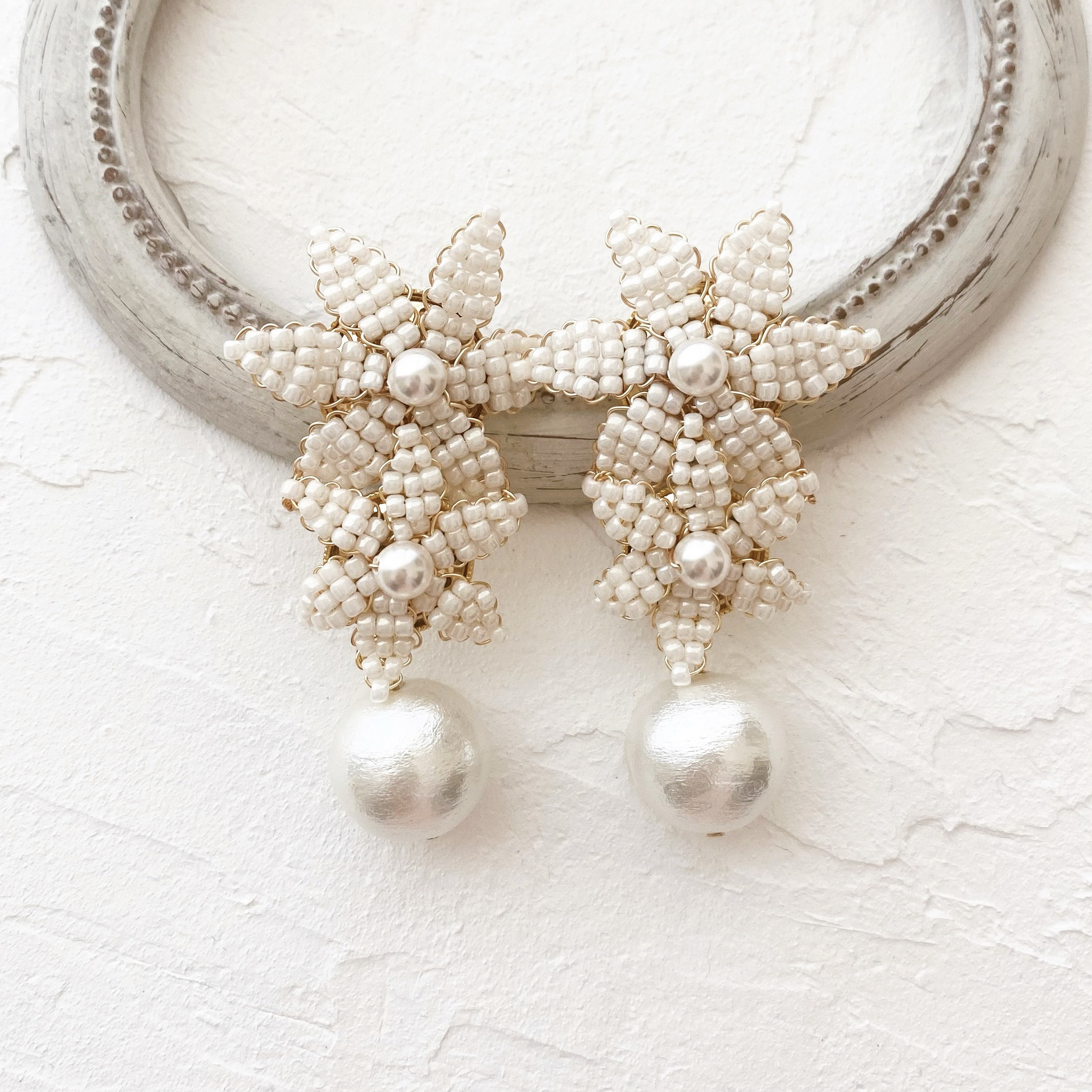 大花ビーズ2連コットンパールイヤリング