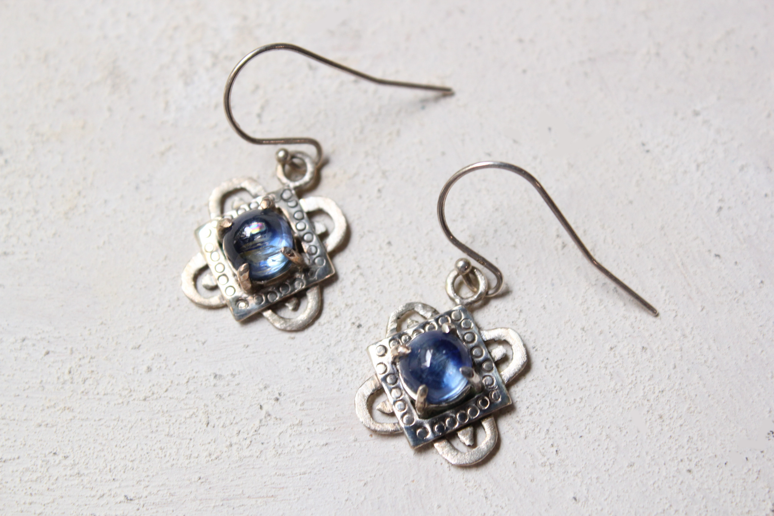 ネパール産　カイヤナイトのピアス/azur