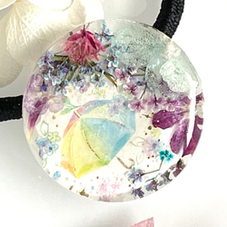【受注制作】雨に咲く　傘の花　梅雨　紫陽花　ヘアゴム／ポニーフック／ブローチ 1枚目の画像