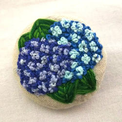 刺繍ブローチ 紫陽花（中） 1枚目の画像