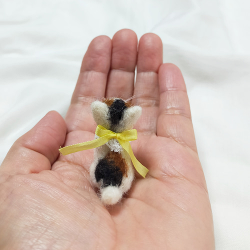 受注制作 羊毛ミニチュア子猫(三毛猫お座り)ドールハウス