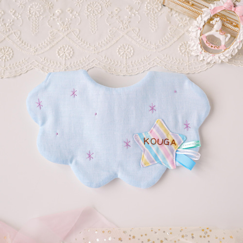 【名入れオーダー】星空と流れ星のきらきら刺繍スタイ 名入れオーダー】星空と流れ星のきらきら刺繍スタイ ベビー・キッズ