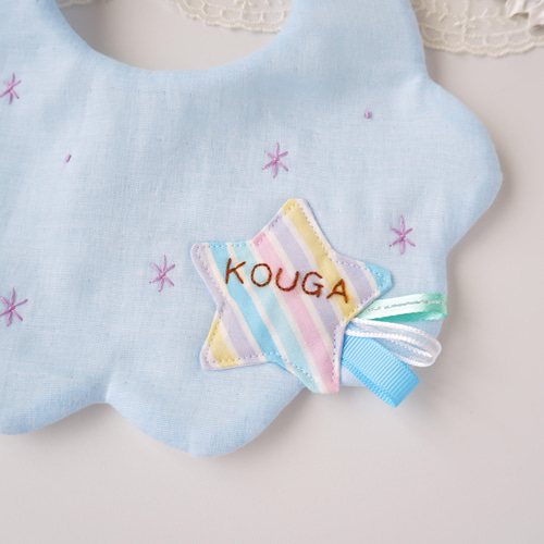 【名入れオーダー】星空と流れ星のきらきら刺繍スタイ 特集掲載＊きらきら雲と流れ星のスタイ♡出産祝いにも人気