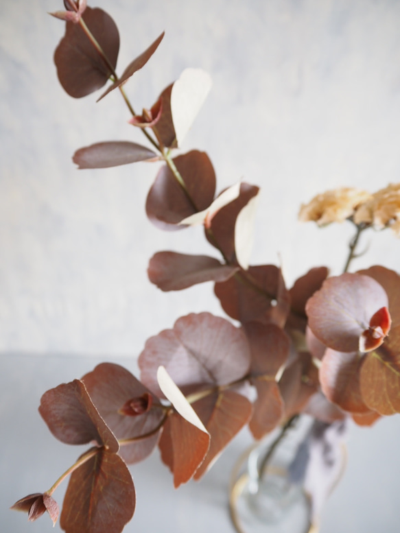 【アンティークユーカリとリモニウム】｜アーティフィシャルフラワー 花瓶アレンジ| 冬｜ギフト・インテリア雑貨 3枚目の画像