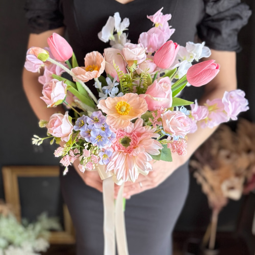 サーモンピンクチューリップ×スイートピークラッチブーケ☆ブートニア