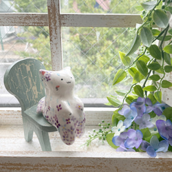 紫陽花のわこねこ陶人形/陶人形 猫 置物 パール彩 アジサイ 2枚目の画像