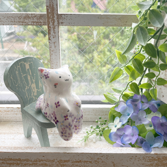 紫陽花のわこねこ陶人形/陶人形 猫 置物 パール彩 アジサイ 2枚目の画像