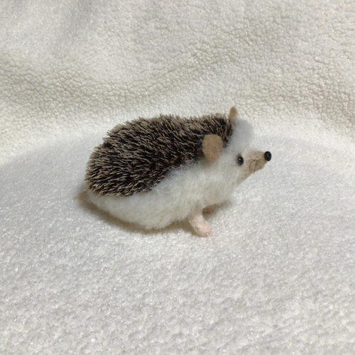 羊毛フェルト 可愛いハリネズミ 顔ベージュ 羊毛フェルト Daisy
