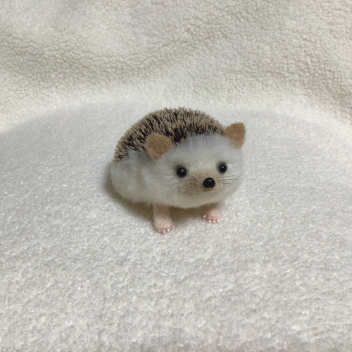 羊毛フェルト 可愛いハリネズミ 顔ベージュ 羊毛フェルト Daisy 通販