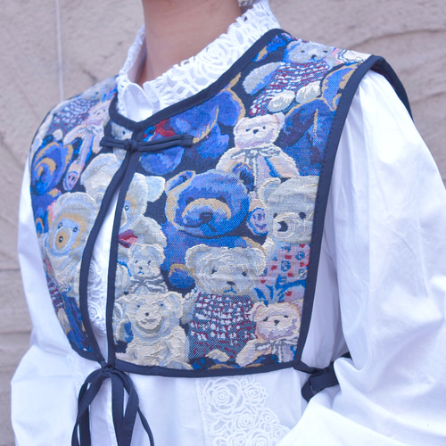 送料無料）チャイナボタンとリボン◎ゴブラン織り総柄 ベスト風