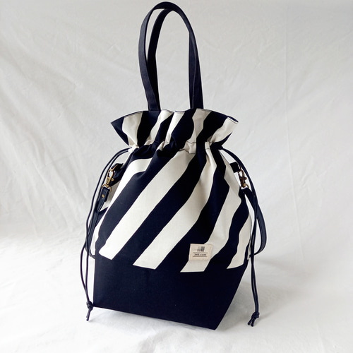 黒 ストライプ柄 バックパック 大型ストライプ柄 バックパック