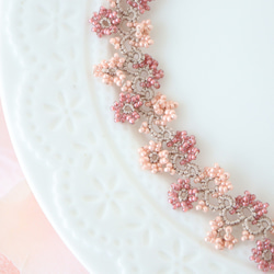 タティングレースの2色の小花のネックレス（サーモンピンク×くすみピンク） 3枚目の画像