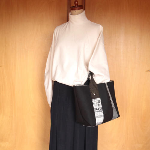 パッチワーク 持ち手のトートバッグ モノトーン トートバッグ