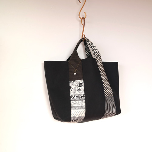 パッチワーク 持ち手のトートバッグ モノトーン トートバッグ