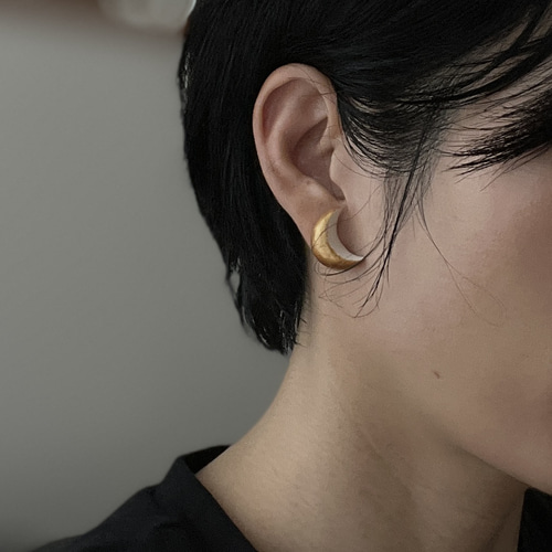 三日月のピアス ピアス（スタッド・一粒） SEESAW WORKS 通販
