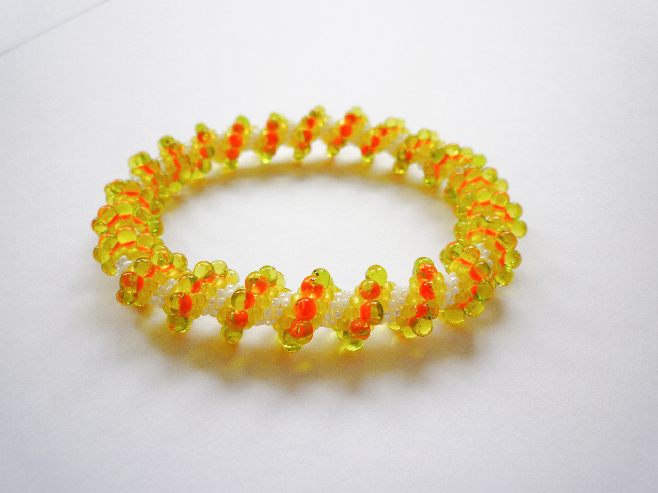 セリーニスパイラルバングル(イエロー)☘3層編み