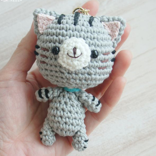 一緒にお出かけ行こうよ♡サバトラ猫さんキーホルダー あみぐるみ 猫