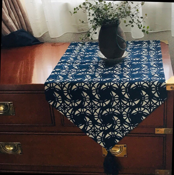 伝統工芸 【藍染のテーブルランナー】 1枚目の画像