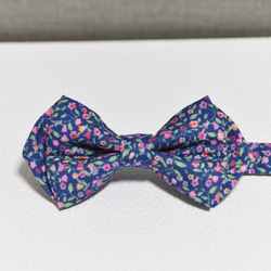 蝶ネクタイ　ハンドメイド　花柄 1枚目の画像