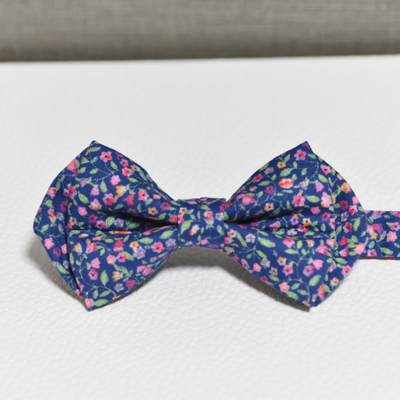 蝶ネクタイ　ハンドメイド　花柄 1枚目の画像