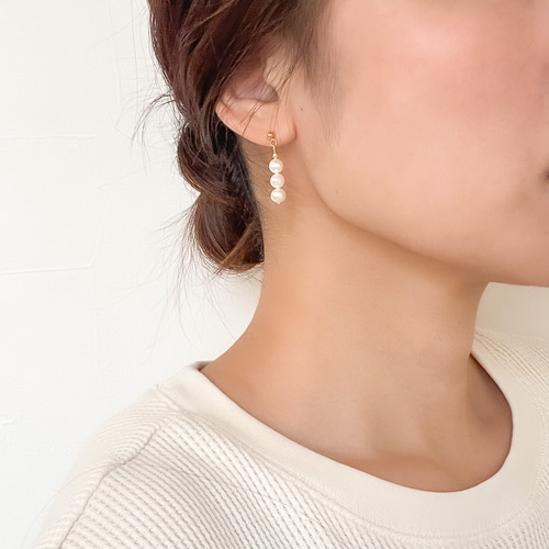3連 淡水パール スイングピアス/イヤリング(サージカル 3連 淡水パール スイングピアス/イヤリング(サージカル