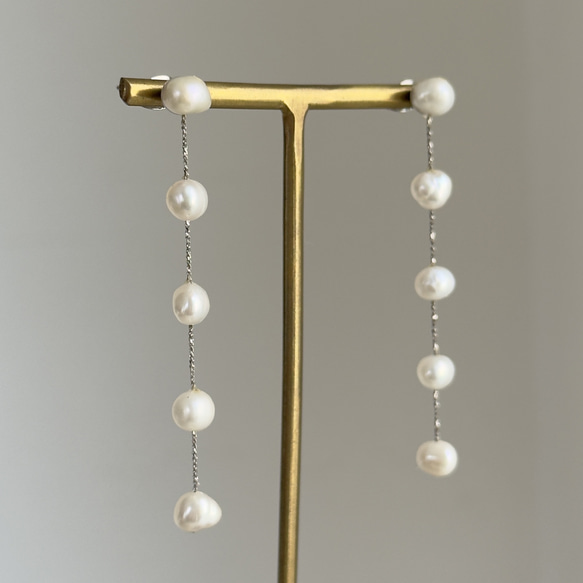 【繊細×上品】小さなバロック淡水パール ロングピアス"痛くないイヤリング"サージカルステンレス 結婚式|5連|シルバー| 3枚目の画像