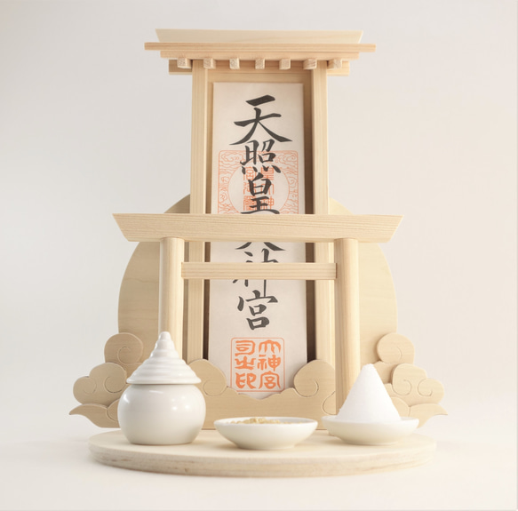 神棚《太陽》神具３点セット　壁掛け可　　極小　神棚　モダン　コンパクト　御札立て　鳥居　 1枚目の画像