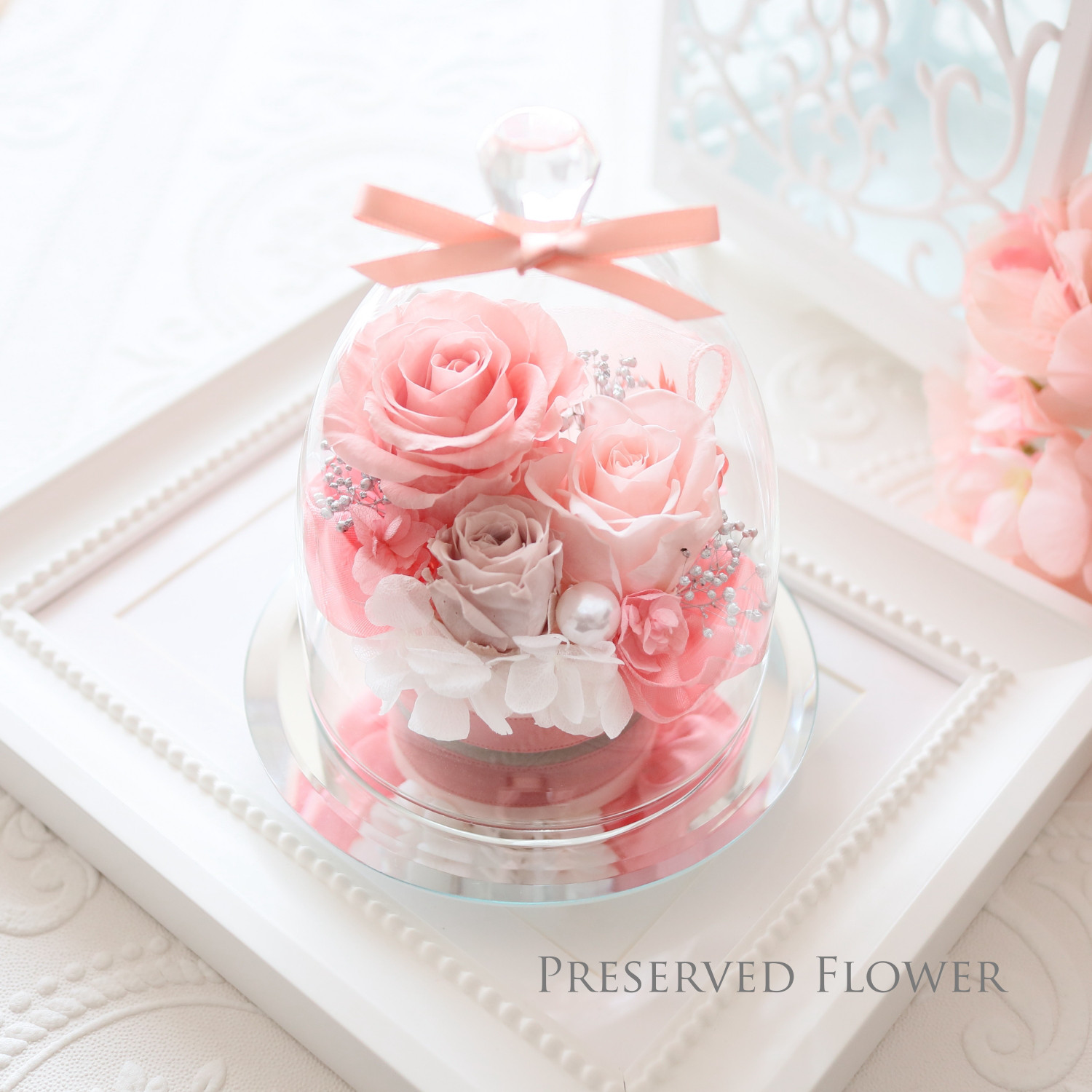 スイートピンクのエレガントなガラスドームアレンジメント｜母の日・記念日・結婚祝い・出産祝い等　pre.045