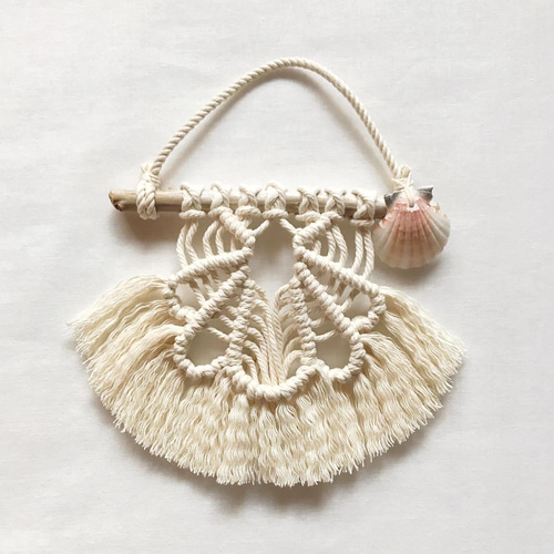 No.101 カウリーシェルのマクラメタペストリー No.101 カウリーシェルのマクラメタペストリーの通販 by macrame