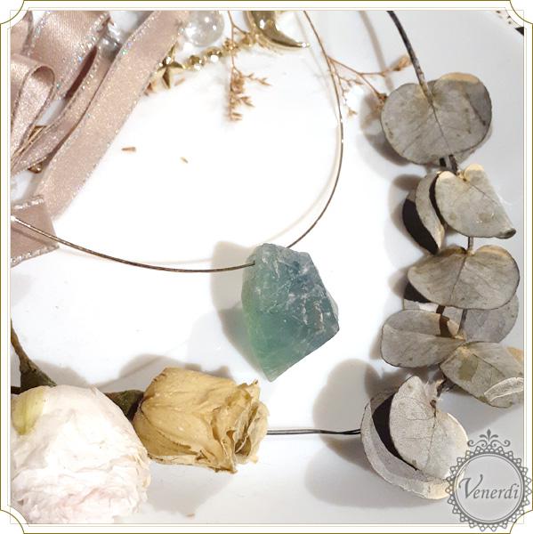 送料無料 天然石 フローライト ワイヤーチョーカー グリーン