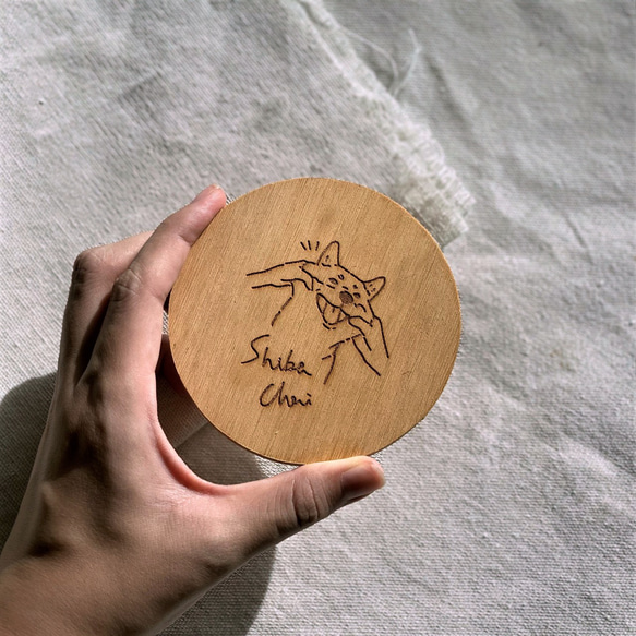 【客製化商品】台灣檜木Hinoki杯墊  一款能聞到味道的杯墊   手繪似顏繪 文字雕刻 第5張的照片