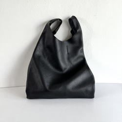 KURO/シルエットが美しい大人の牛革あずま袋　A4収納可　裏地付き　モノトーン ▽KURO/シルエットが美しい大人の牛革あずま袋/Lサイズ 裏地