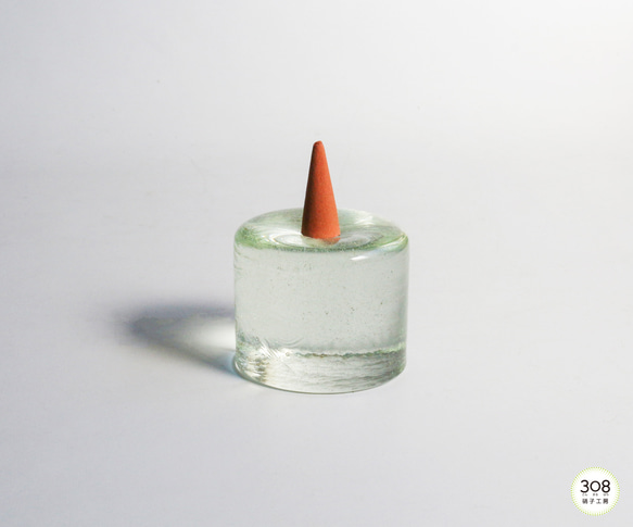 【リニューアル】リサイクルガラスのお香立て 丸 若菜色 1枚目の画像